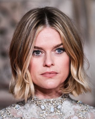 Sexy Alice Eve