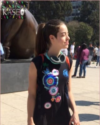 Nena en Lenceria Roja Paseo Sin Pantalones CDMX #96614795