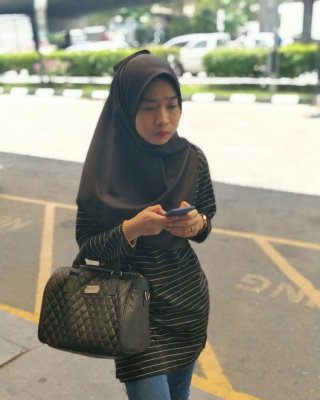 Hot Malaysian Girl 4 ( Amirah 3some)