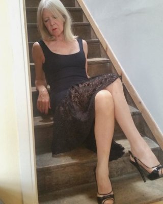 Reife Damen gekleidet aber sexy 17
 #104797384