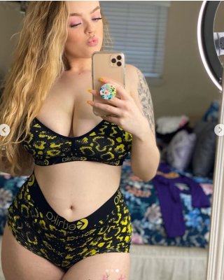 Huge boobs slut Taylor #100749989