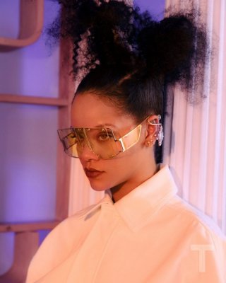 Rihanna erotisch
 #79631427
