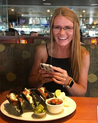 Eng aussehende Rothaarige Schlampe
 #97168158