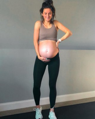 妊娠中の素人キムがバニーのようにファックされる
 #96158428