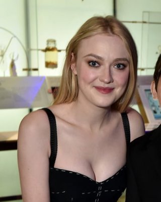 Dakota Fanning Is Seriously Hot!