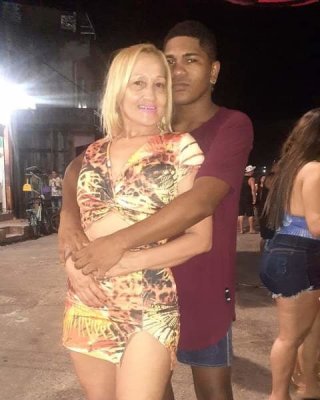 Madre con su hija
 #80162809