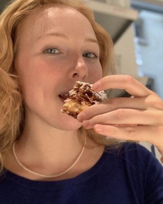 Molly quinn
 #105669470
