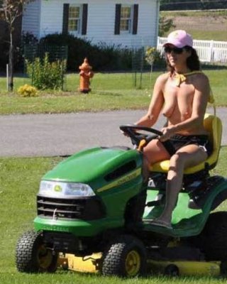 Lawn Care Porn - Neighbor lady mowing her lawn today Porn Pictures, XXX Photos, Sex Images  #3904512 - PICTOA