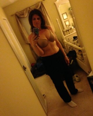 Leslie Selfies
 #90434082