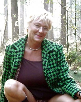 Oma dein so eine Schlampe 4
 #106050160