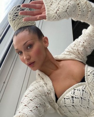 Bella hadid
 #96847663