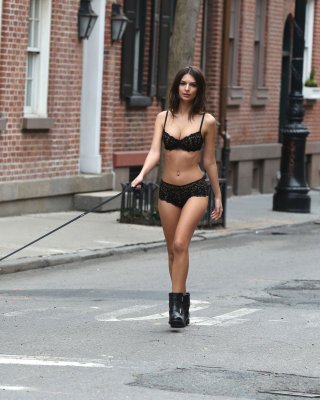 Sexy Fotos von emily ratajkowski
 #79647444