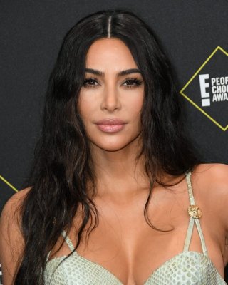 Kim kardashian Dekolleté
 #79556187