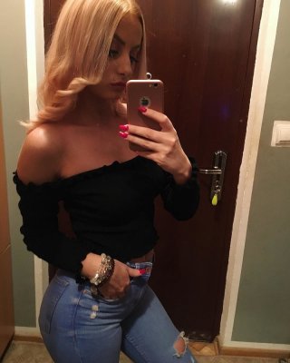 セルビアのホットな痩せたブロンドの売春婦の女の子 ana stojilkovic
 #80757375