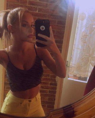 セルビアのホットな痩せたブロンドの売春婦の女の子 ana stojilkovic
 #80757417
